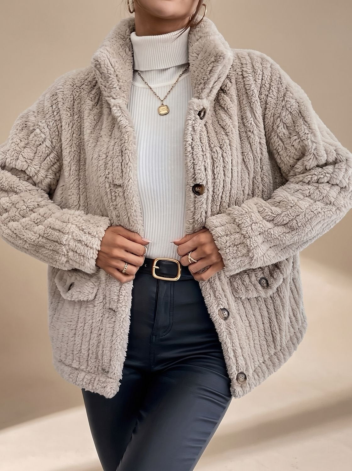 Jacke Damen mit Knopfleiste und praktischen Taschen - 1 - Jasminaboutique.com