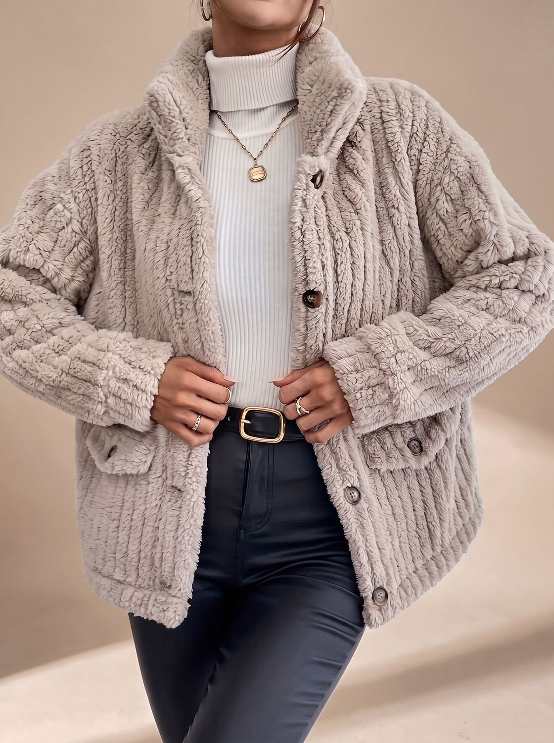 Jacke Damen mit Knopfleiste und praktischen Taschen - 2 - Jasminaboutique.com