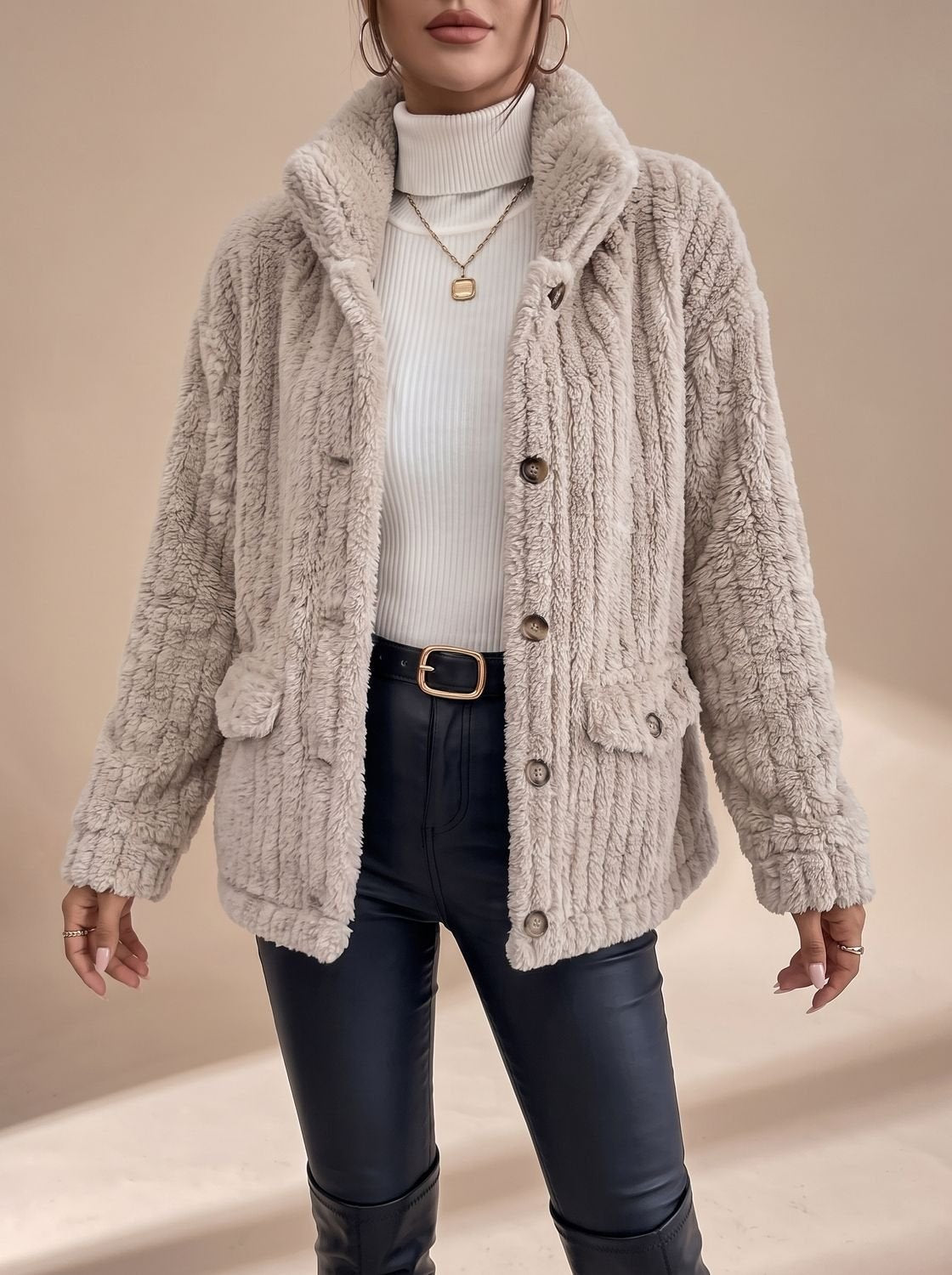 Jacke Damen mit Knopfleiste und praktischen Taschen - 3 - Jasminaboutique.com