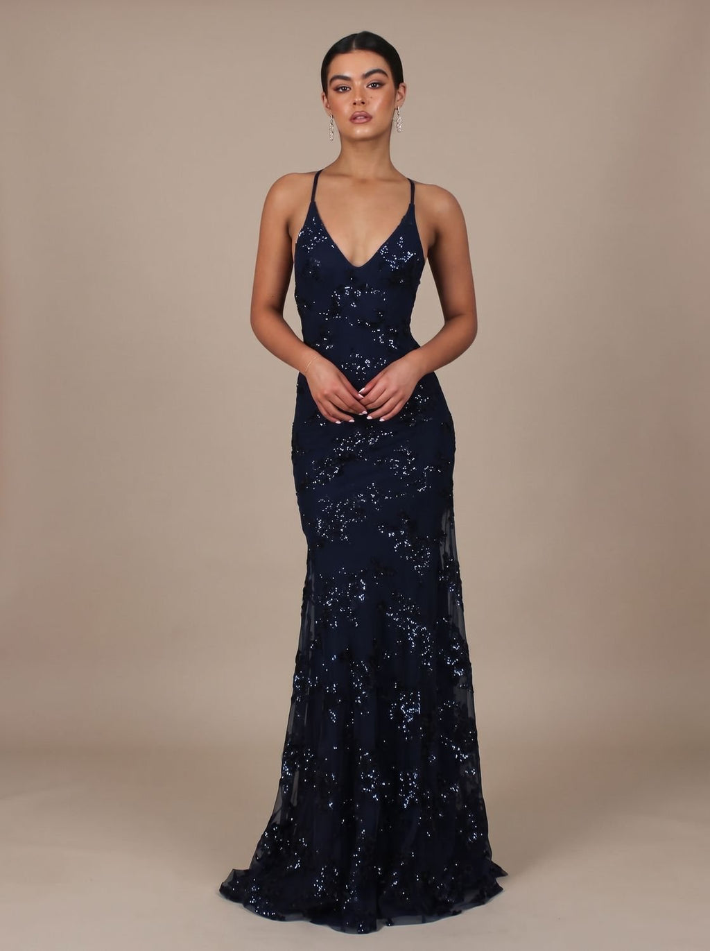 Maxikleid Damen mit tiefem V-Ausschnitt und Rückenausschnitt - 1 - Jasminaboutique.com