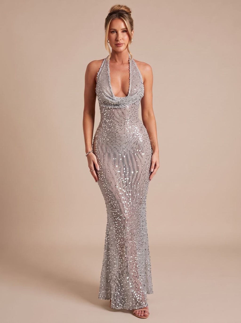 Maxikleid Damen - Figurbetonter Schnitt mit Halterneck und glamourösen Details - 6 - Jasminaboutique.com