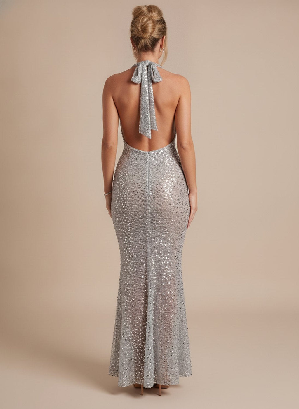 Maxikleid Damen - Figurbetonter Schnitt mit Halterneck und glamourösen Details - 7 - Jasminaboutique.com