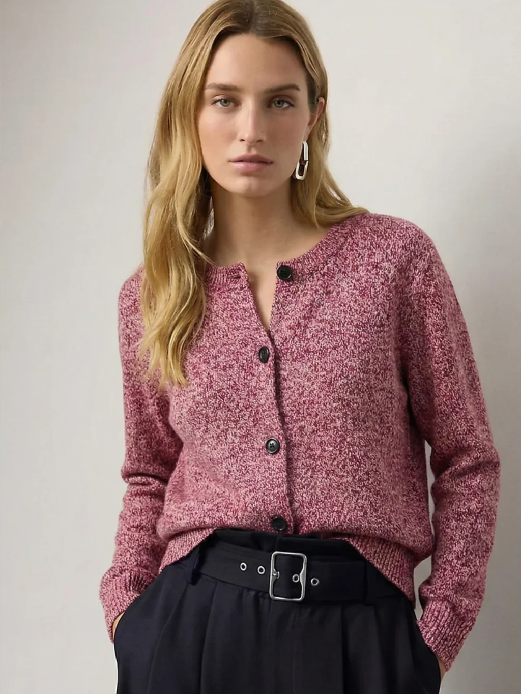 Cardigan Damen mit Rundhalsausschnitt und Knopfleiste - 1 - Jasminaboutique.com