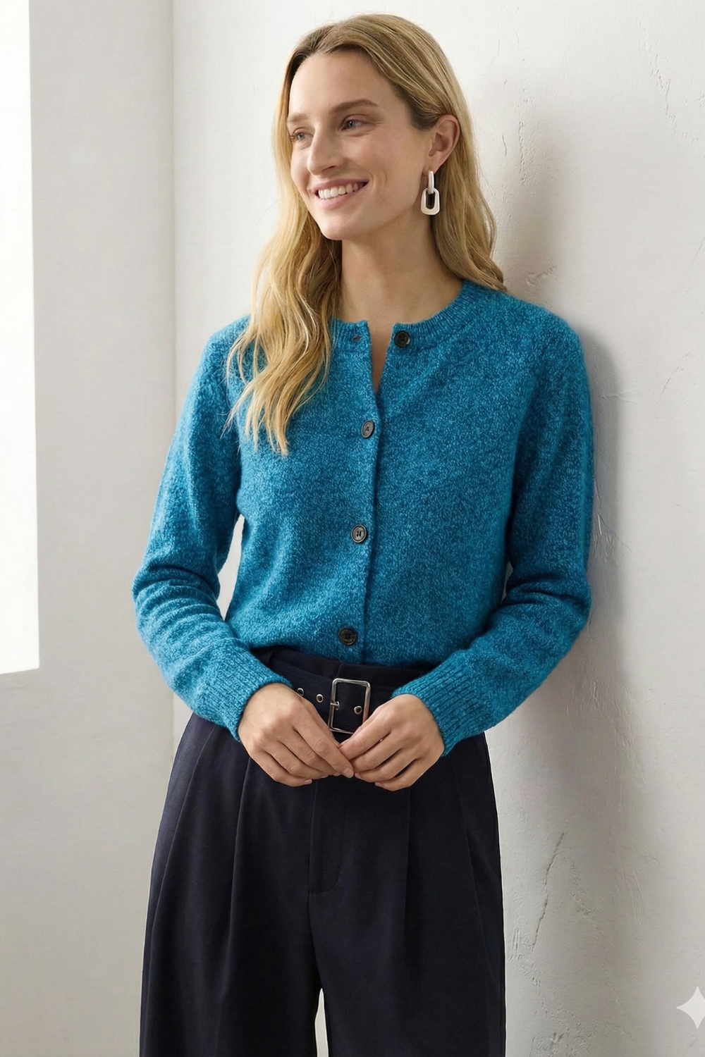 Cardigan Damen mit Rundhalsausschnitt und Knopfleiste - 3 - Jasminaboutique.com