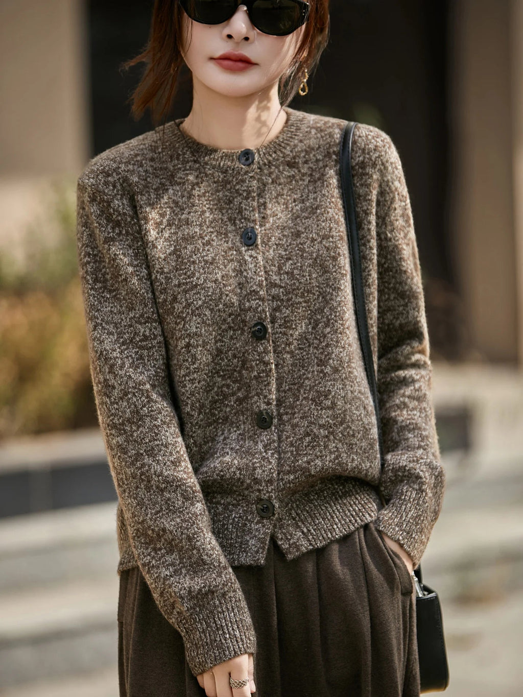 Cardigan Damen mit Rundhalsausschnitt und Knopfleiste - 10 - Jasminaboutique.com