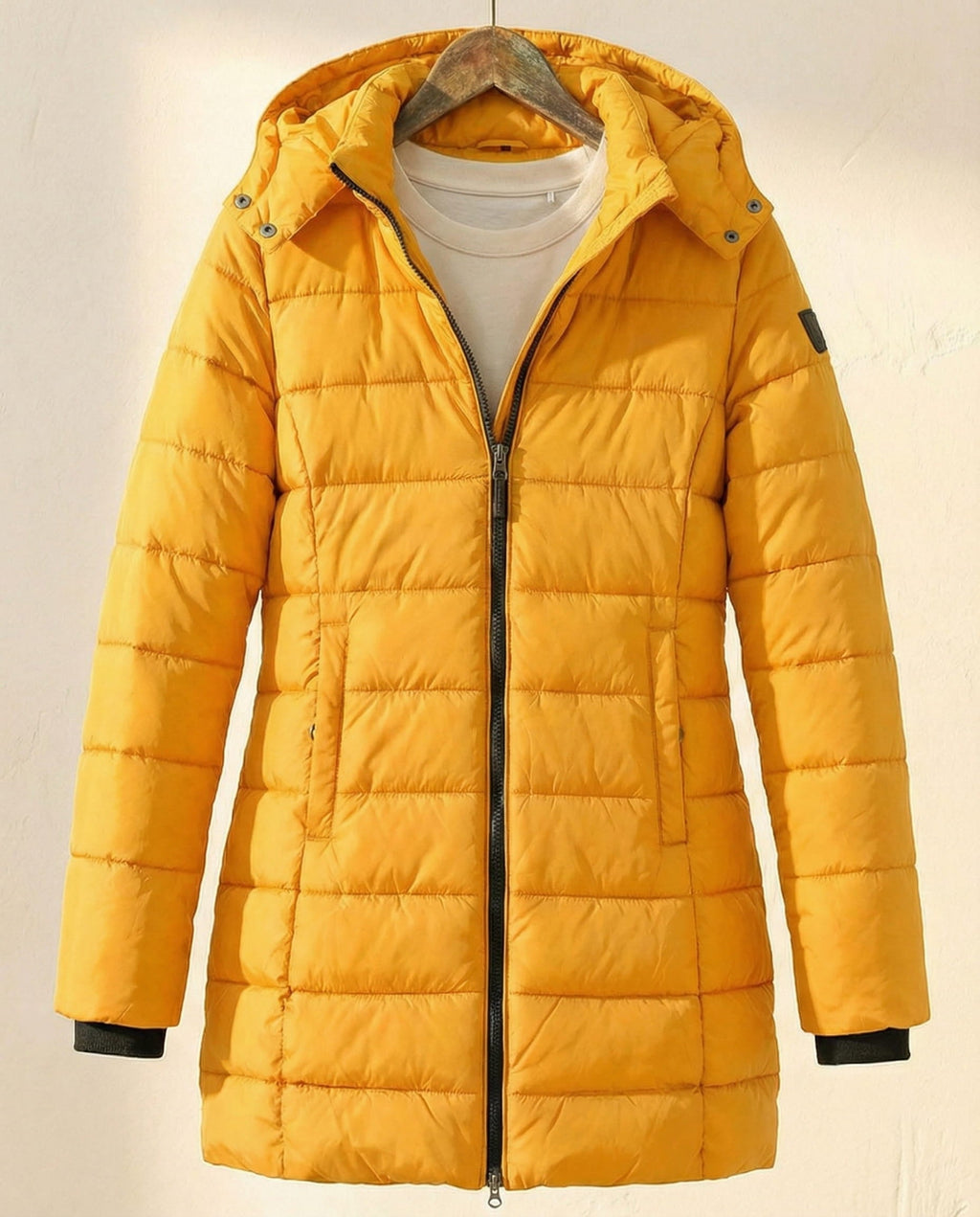 Puffer-Jacke Damen mit Kapuze und tailliertem Schnitt - 1 - Jasminaboutique.com
