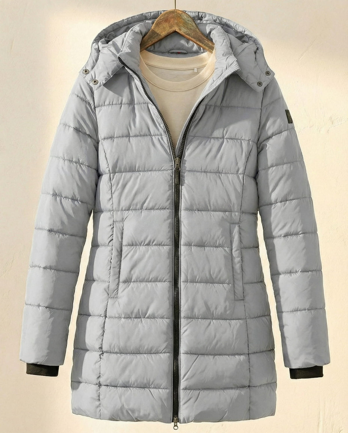 Puffer-Jacke Damen mit Kapuze und tailliertem Schnitt - 4 - Jasminaboutique.com