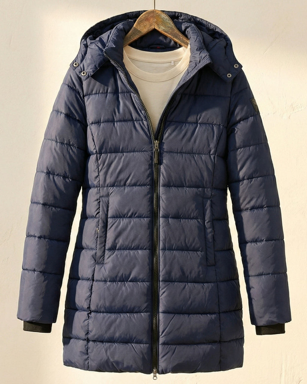 Puffer-Jacke Damen mit Kapuze und tailliertem Schnitt - 5 - Jasminaboutique.com