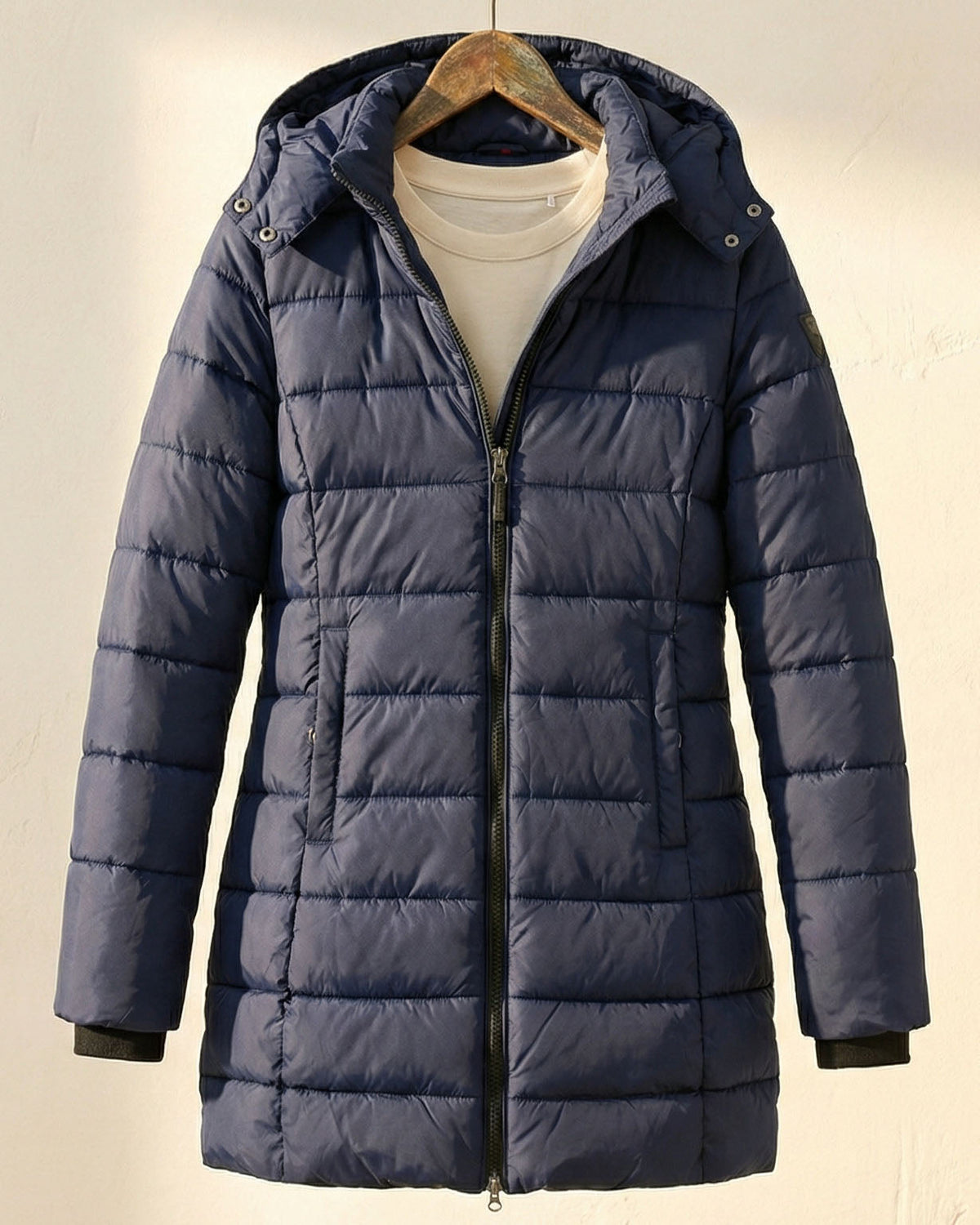 Puffer-Jacke Damen mit Kapuze und tailliertem Schnitt - 5 - Jasminaboutique.com