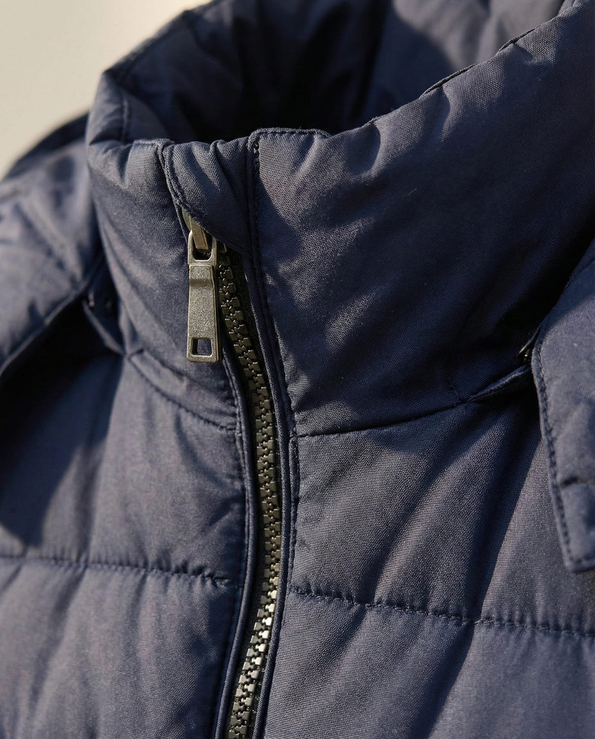 Puffer-Jacke Damen mit Kapuze und tailliertem Schnitt - 7 - Jasminaboutique.com