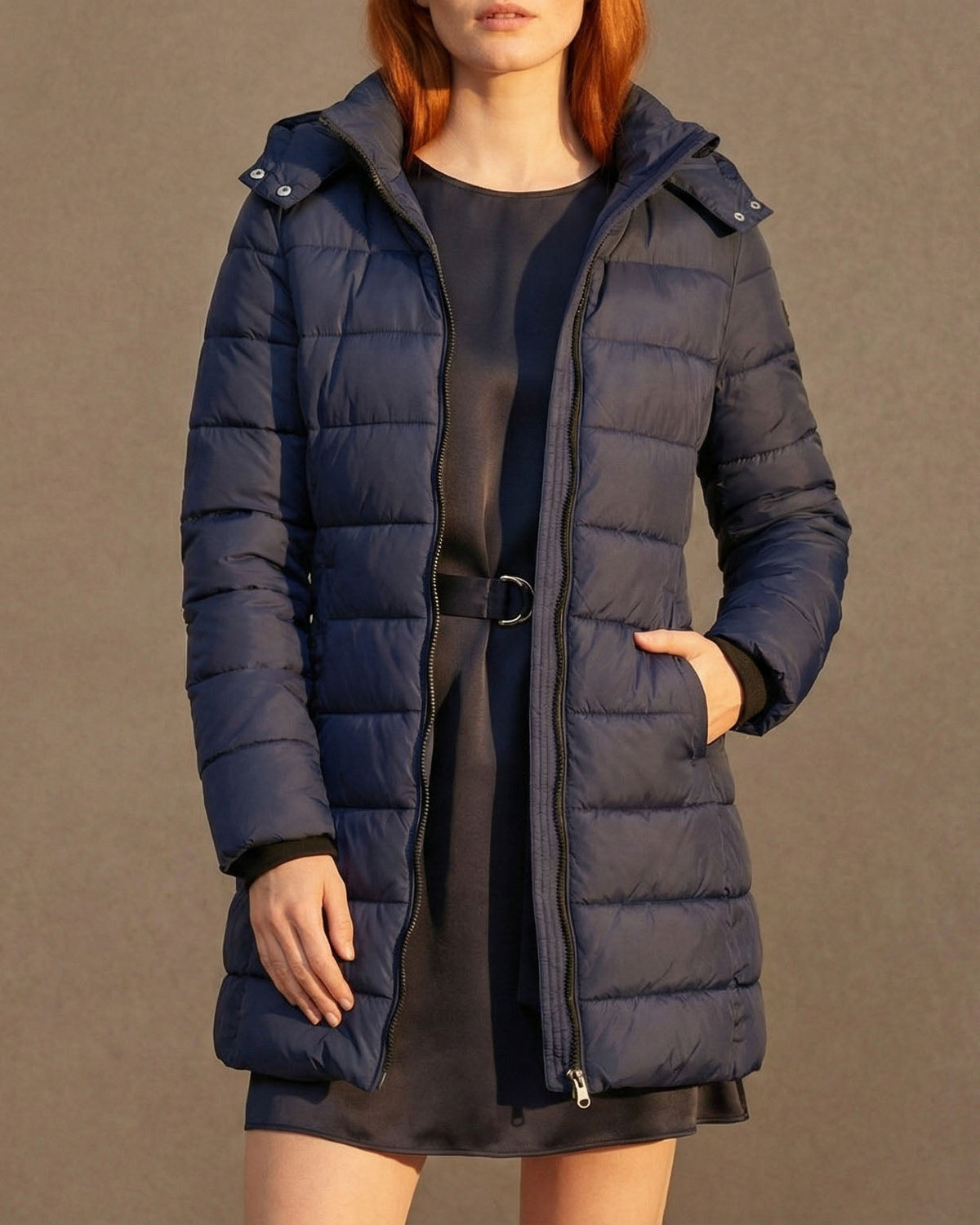 Puffer-Jacke Damen mit Kapuze und tailliertem Schnitt - 10 - Jasminaboutique.com