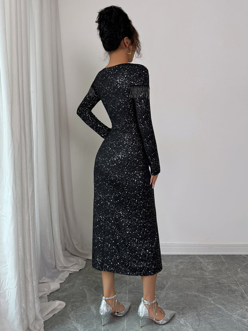 Midi Kleid Damen mit langen Ärmeln und Fransen-Detail - 5 - Jasminaboutique.com