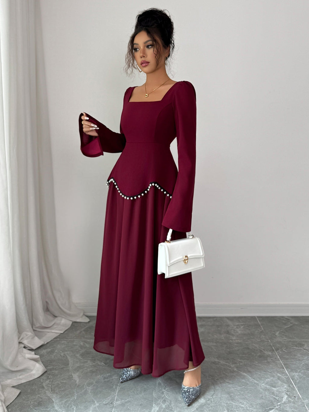 Maxikleid Damen mit quadratischem Ausschnitt und Glockenärmeln - 2 - Jasminaboutique.com