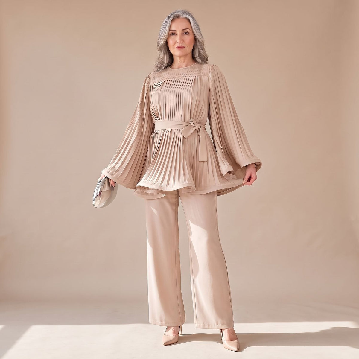 Zweiteiliges Hosenanzug Damen mit Plissee-Design und Bindegürtel - 3 - Jasminaboutique.com