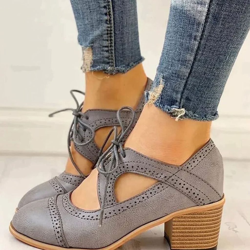 Block Heels Damen mit Schnürung und Brogue-Details - 1 - Jasminaboutique.com