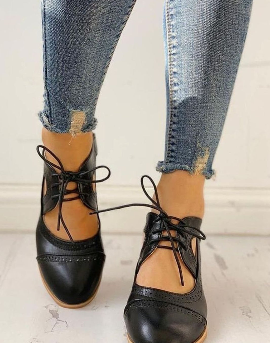 Block Heels Damen mit Schnürung und Brogue-Details - 5 - Jasminaboutique.com