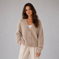 Cardigan Damen mit V-Ausschnitt und Knopfleiste, gemütlich und schick - 1 - Jasminaboutique.com