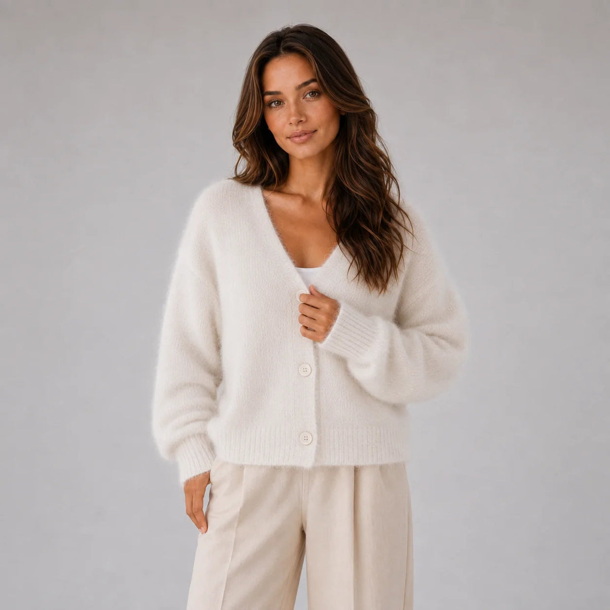 Cardigan Damen mit V-Ausschnitt und Knopfleiste, gemütlich und schick - 4 - Jasminaboutique.com