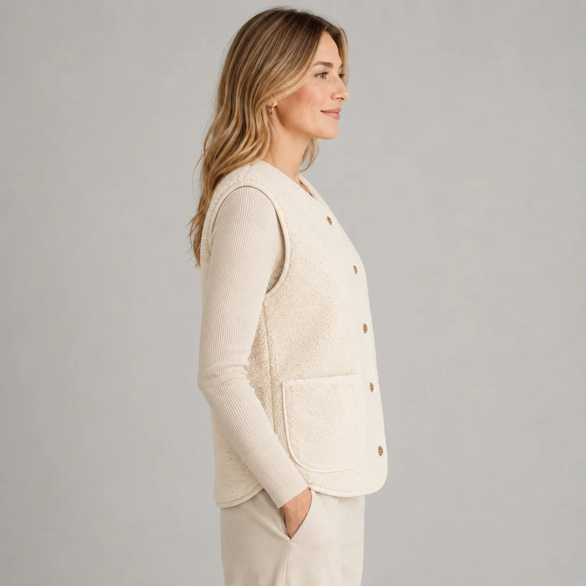 Weste Damen mit Knopfleiste und Taschen, ärmellos, kuschelig, vielseitig - 4 - Jasminaboutique.com