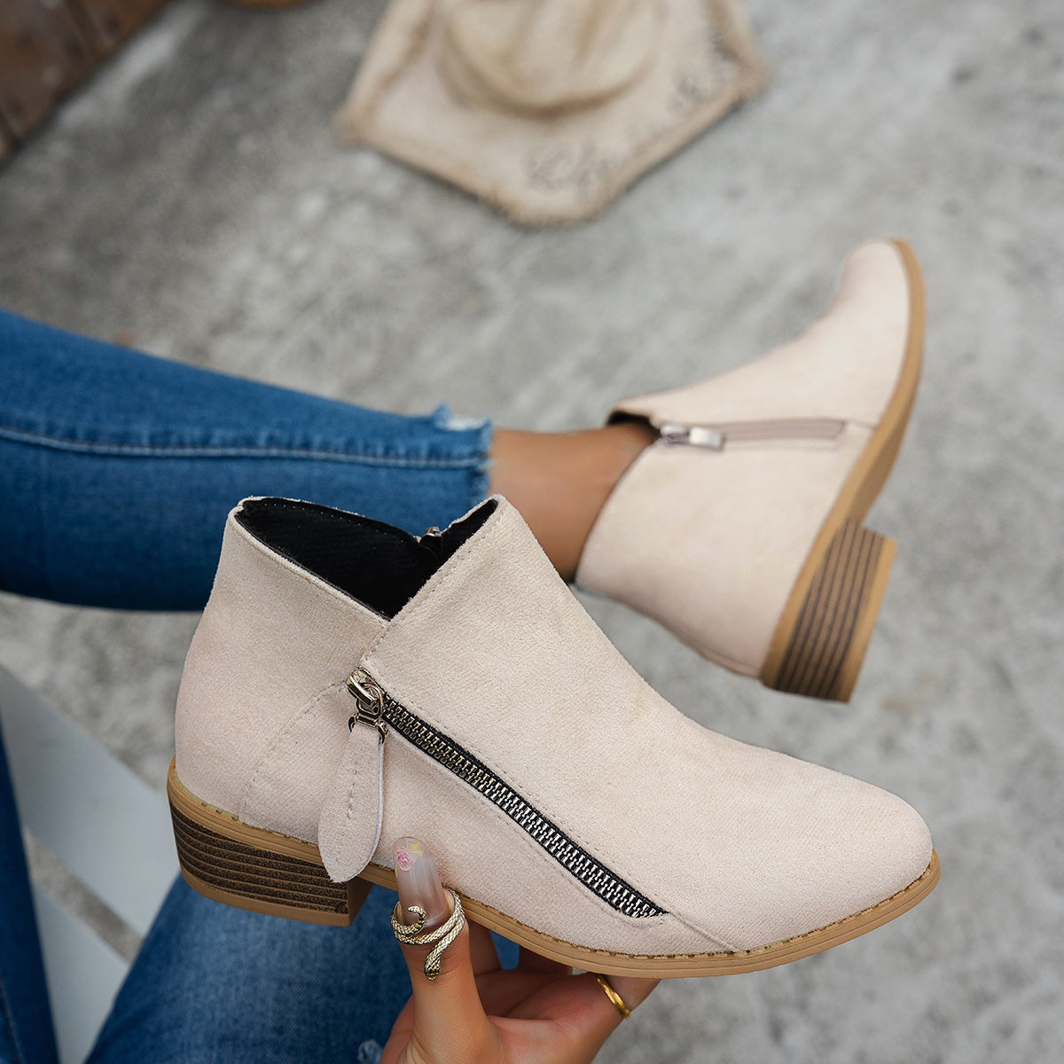 Ankle Boots Damen mit seitlichem Reißverschluss und Blockabsatz - 1 - Jasminaboutique.com
