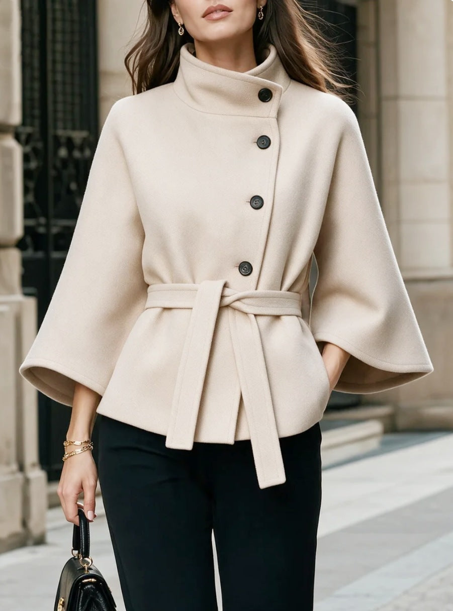 Damenmantel mit ausgestellten Ärmeln und schrägen Knöpfen - 7 - Jasminaboutique.com