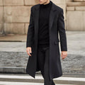 Langer Trenchcoat für Herren mit aufgesetzten Taschen - 3 - Jasminaboutique.com