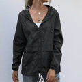Leichte Damenjacke mit Kapuze und lockerer Passform | J&B - 5 - Jasminaboutique.com