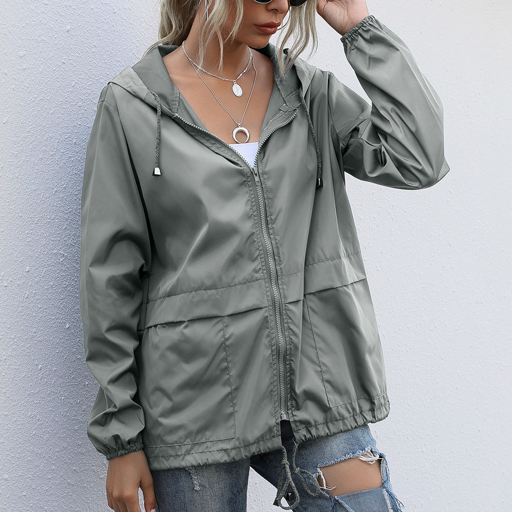 Leichte Damenjacke mit Kapuze und lockerer Passform | J&B - 7 - Jasminaboutique.com