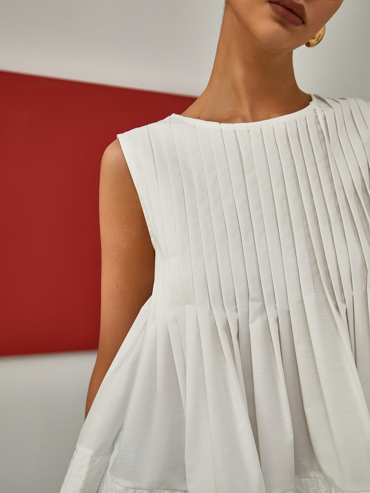 Ava – Plissierte, ärmellose Bluse mit Schößchen - Image 4