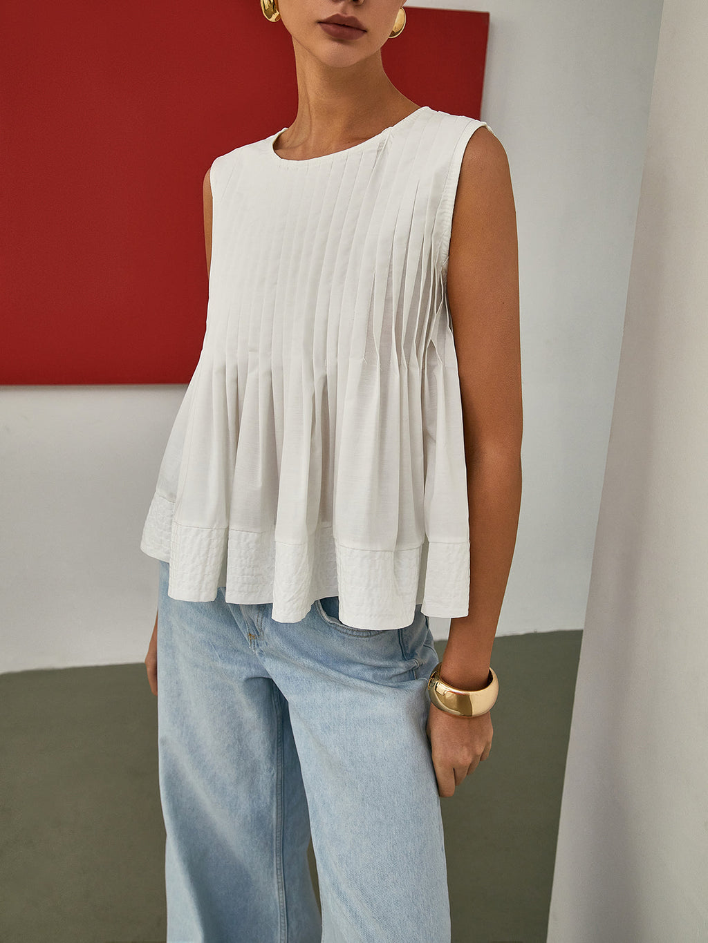 Ava – Plissierte, ärmellose Bluse mit Schößchen - Image 3