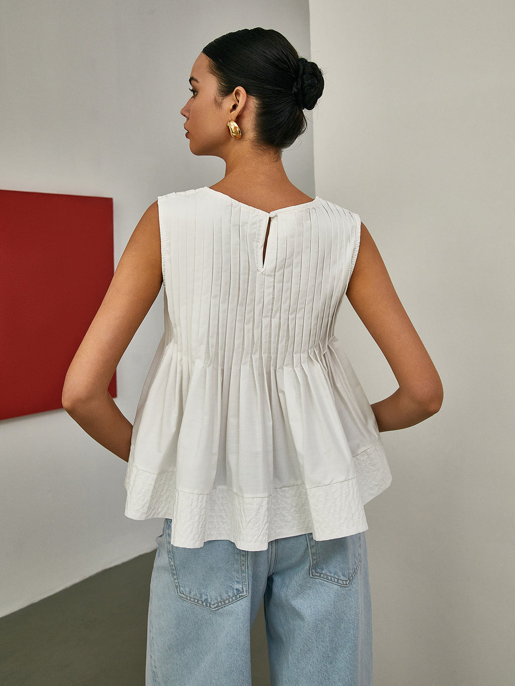 Ava – Plissierte, ärmellose Bluse mit Schößchen - Image 5