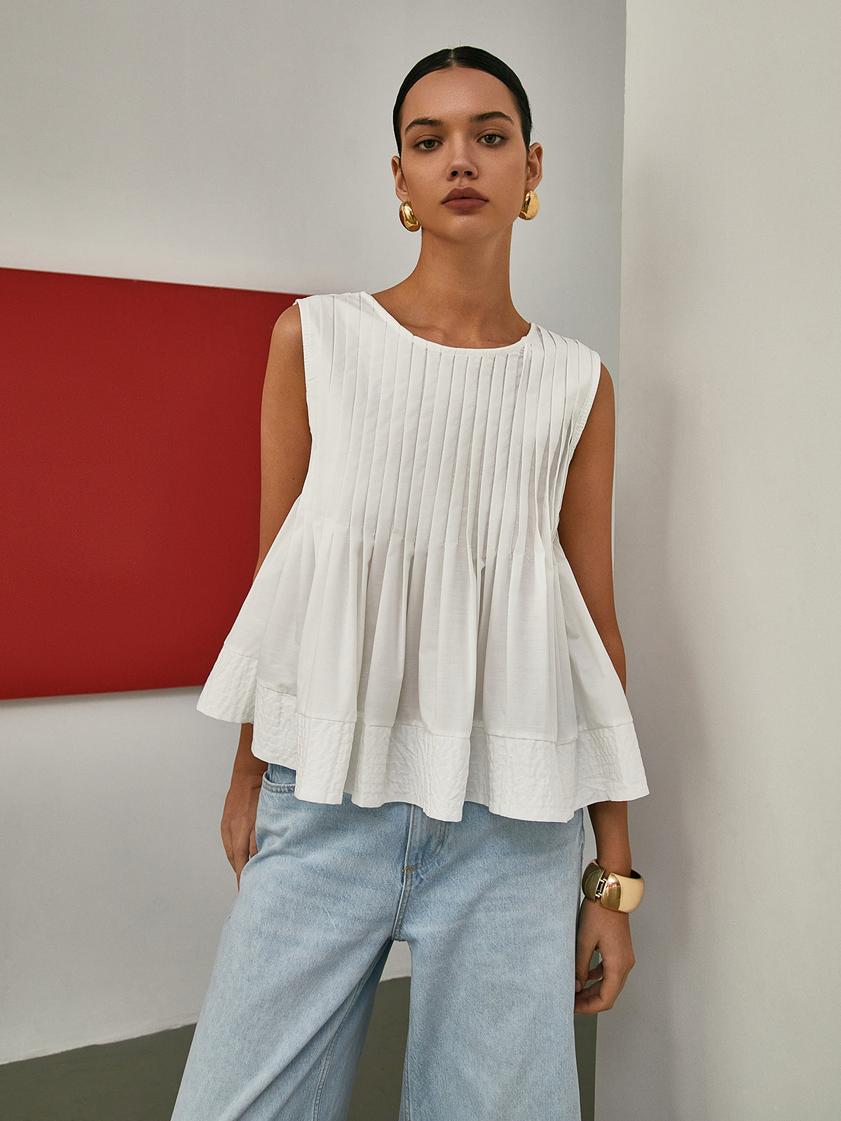 Ava – Plissierte, ärmellose Bluse mit Schößchen - Image 1