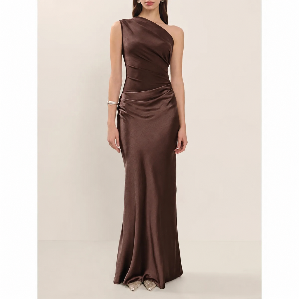 Isabella – Satin-Maxikleid mit One-Shoulder Design in Schokobraun