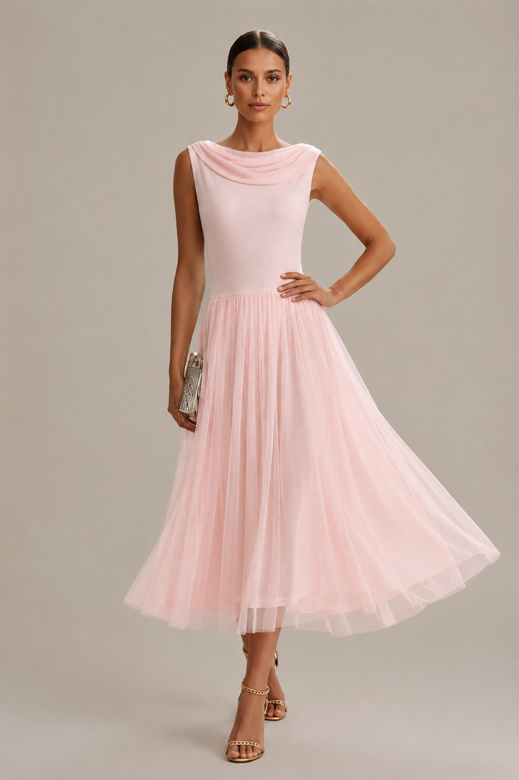Mila – Stilvolles, ärmelloses Abendkleid mit raffiniertem Kragen