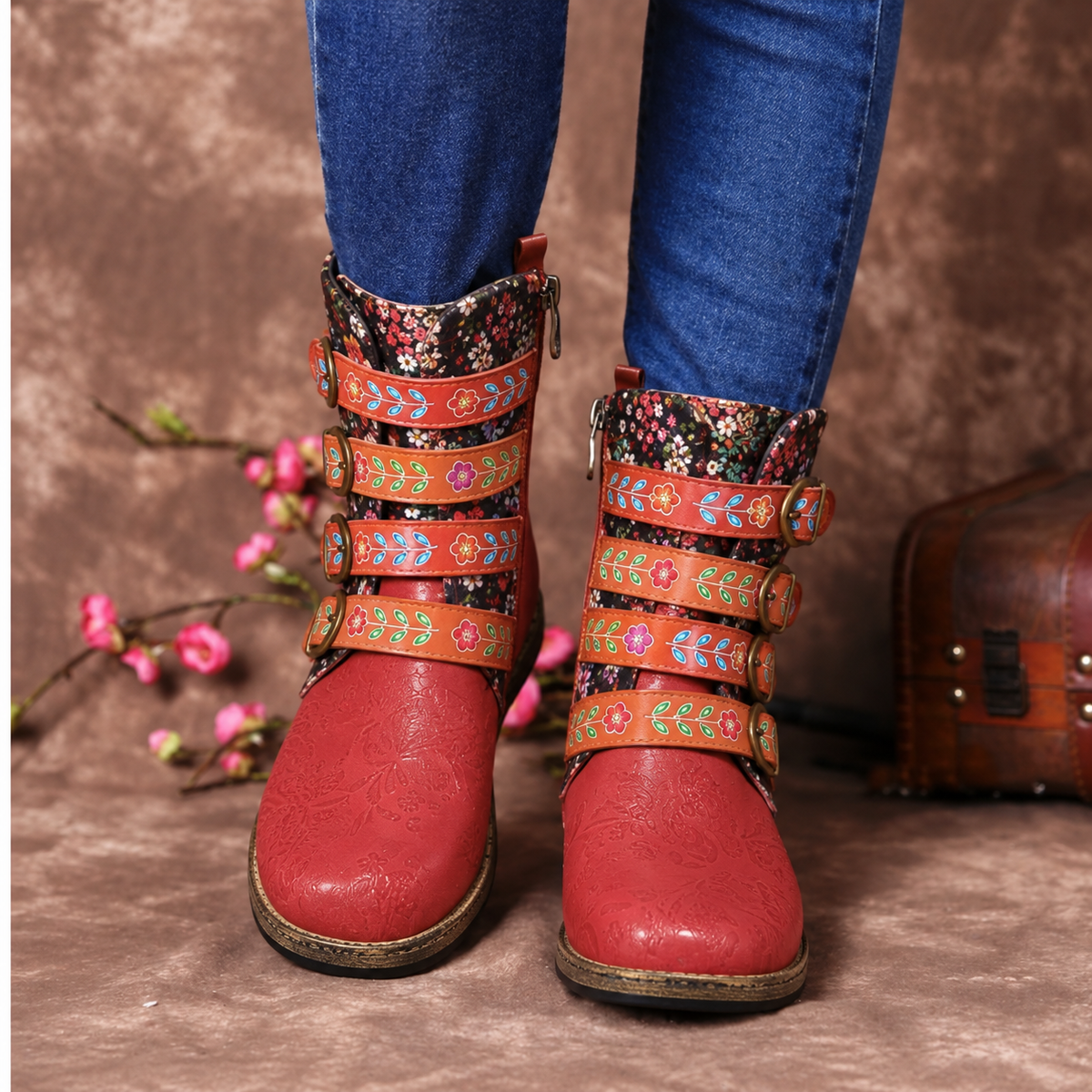 Stylische Damen-Stiefeletten mit Blumenmuster und Schnallen | J&B