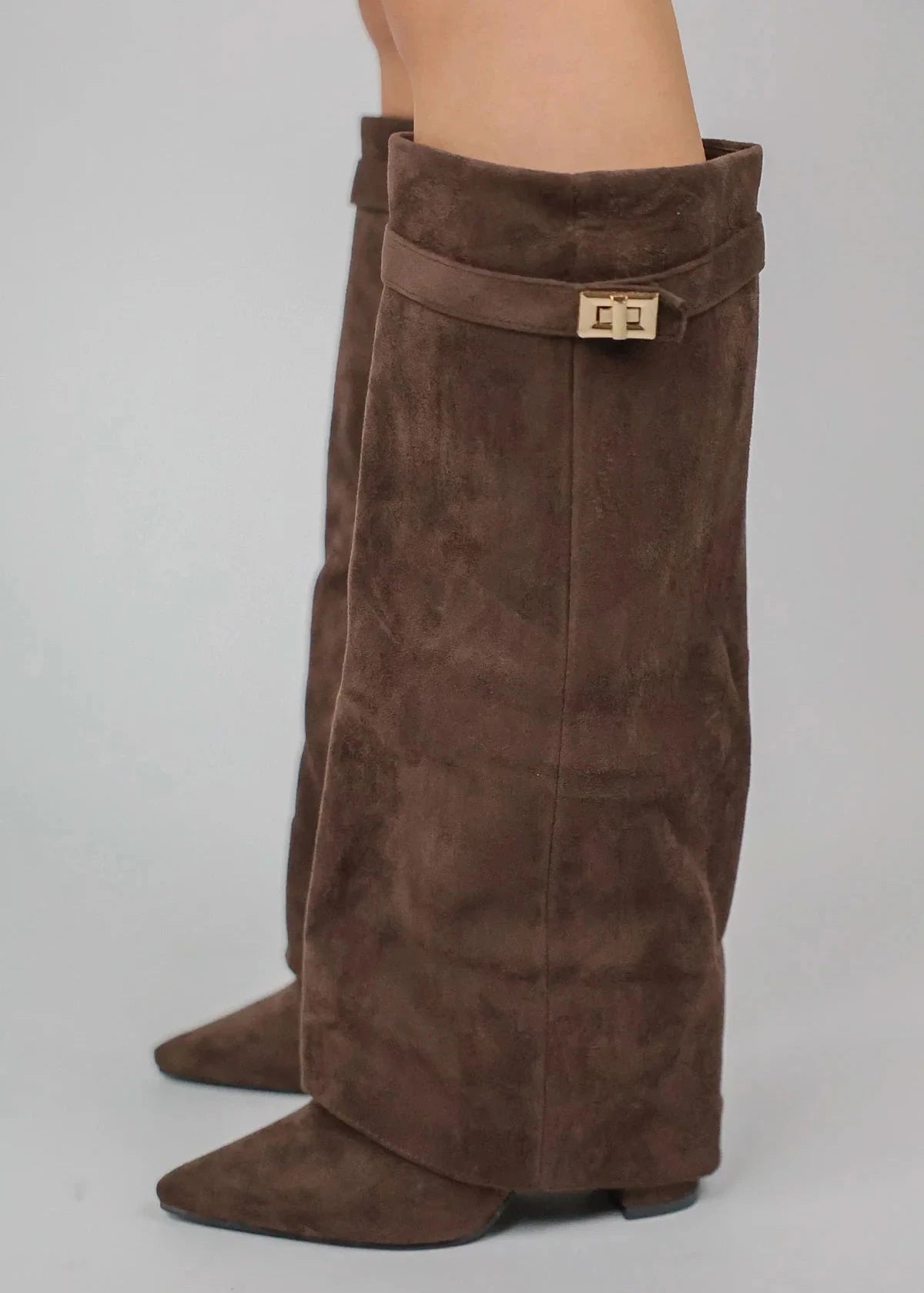 Kniehohe Stiefel Damen mit geradem Schaft und spitzer Kappe | J&B - 9 - Jasminaboutique.com