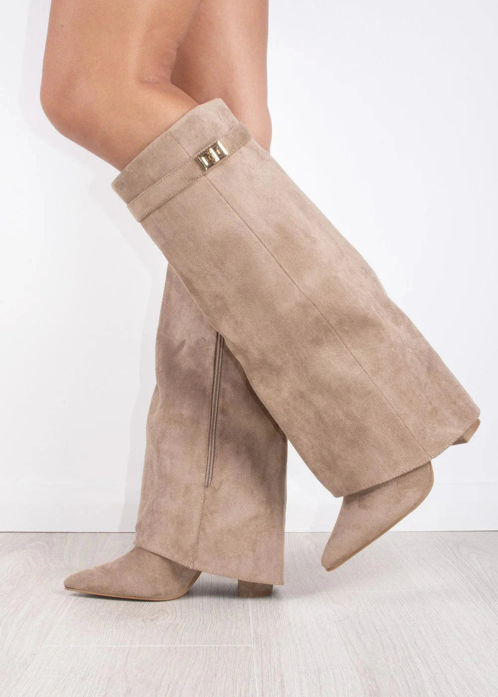 Kniehohe Stiefel Damen mit geradem Schaft und spitzer Kappe | J&B - 7 - Jasminaboutique.com