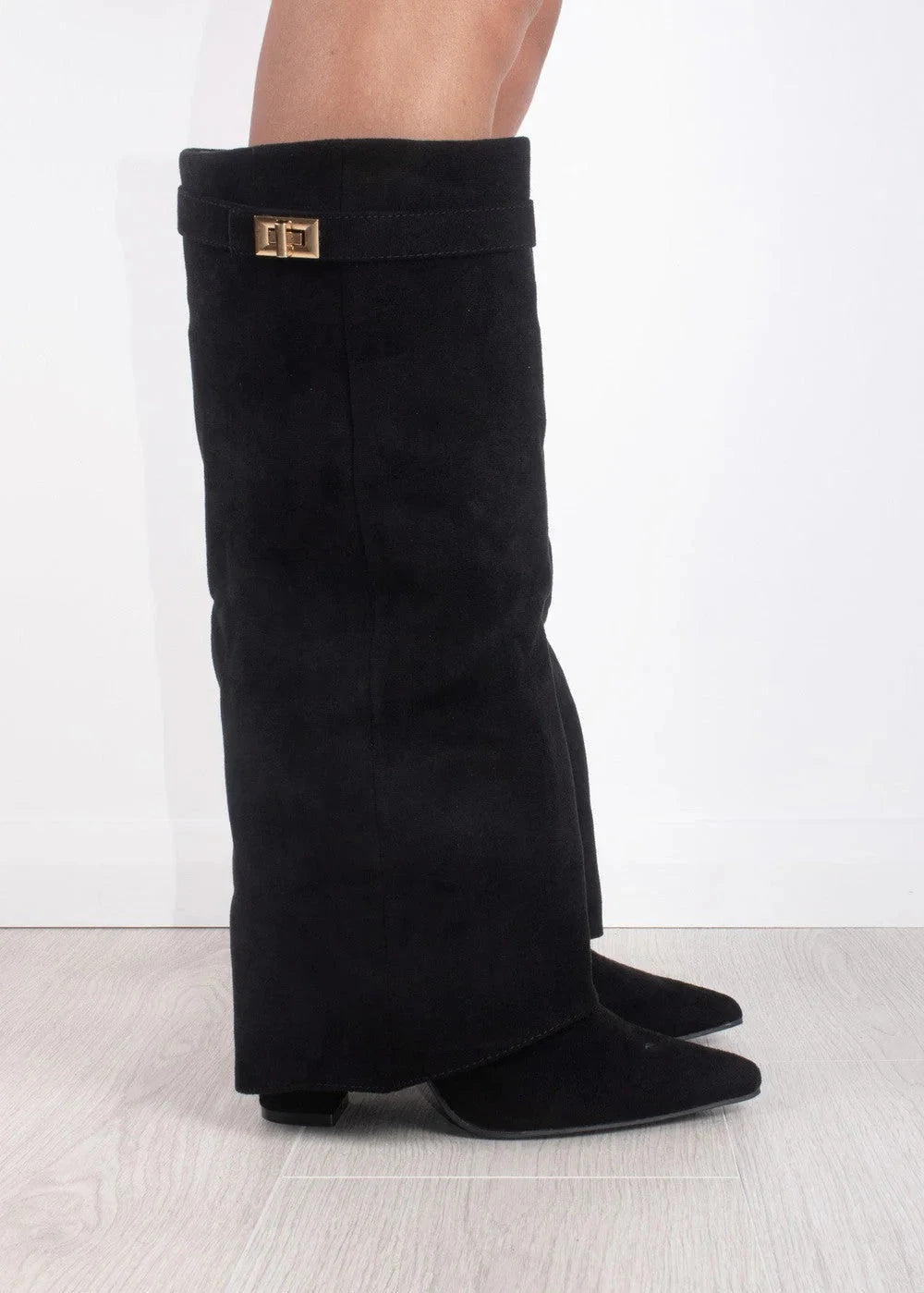 Kniehohe Stiefel Damen mit geradem Schaft und spitzer Kappe | J&B - 3 - Jasminaboutique.com