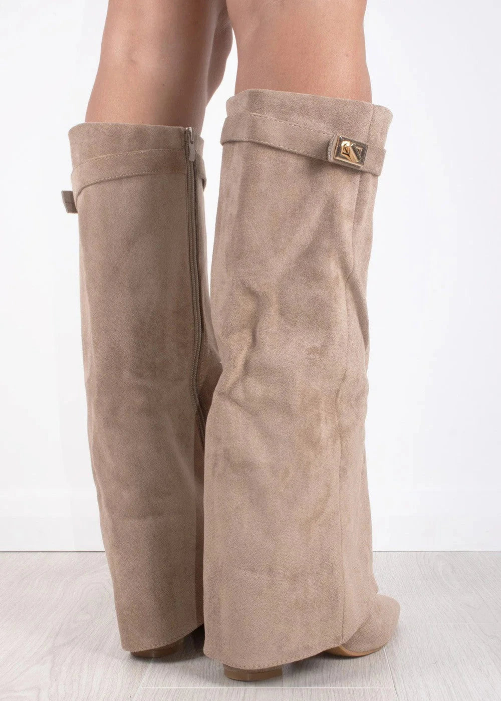 Kniehohe Stiefel Damen mit geradem Schaft und spitzer Kappe | J&B - 6 - Jasminaboutique.com