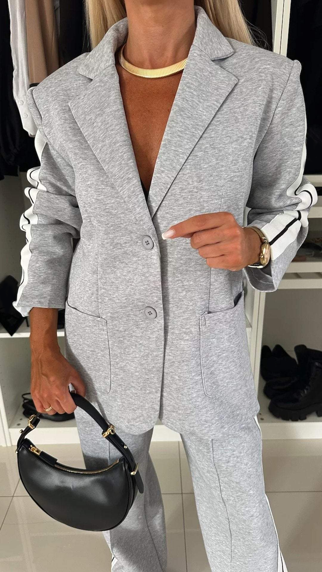 Two-Piece Set Women's Relaxed Fit Blazer and Pants with Stripes - Image 3