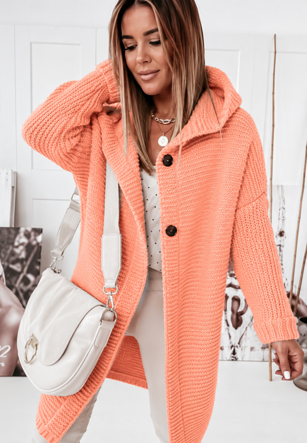 Oversize-Strickjacke mit Kapuze für Damen und strukturierten Nähten | J&B