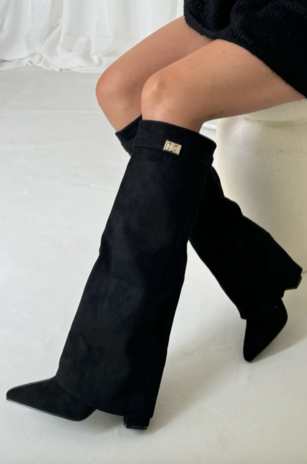 Kniehohe Stiefel Damen mit geradem Schaft und spitzer Kappe | J&B - 1 - Jasminaboutique.com