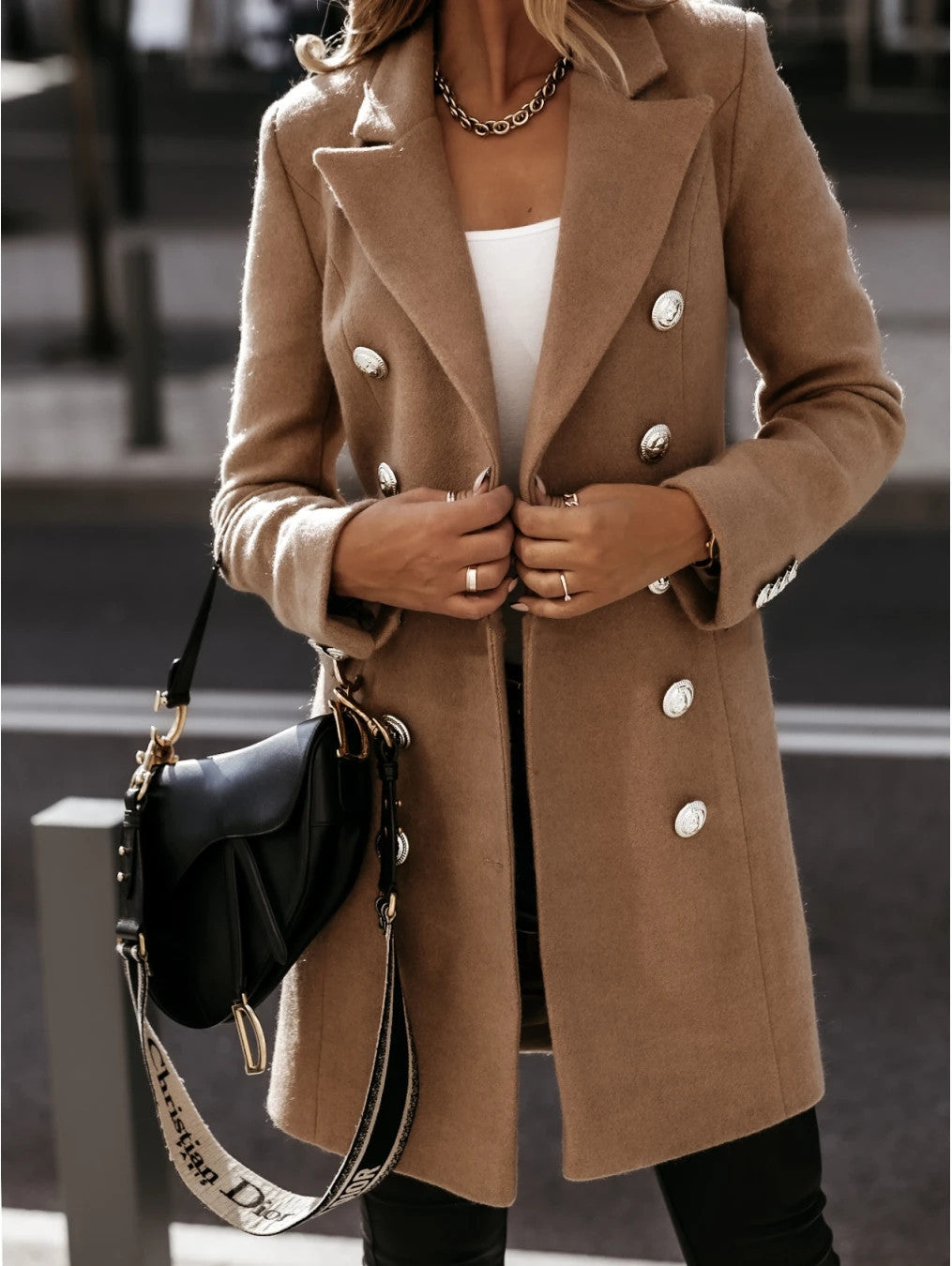 Double-Breasted Women's Jacket with Tailored Fit and Elegant Buttons - Image 2