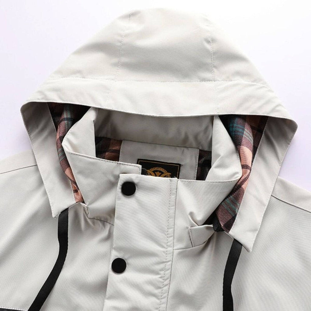 Wasserdichte Herrenjacke mit Kapuze und praktischen Taschen | J&B - 4 - Jasminaboutique.com