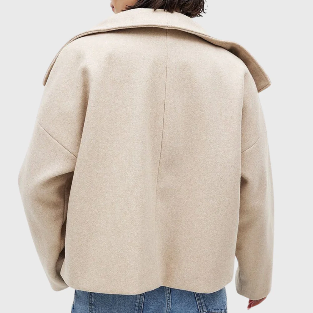 Damenjacke mit breitem Revers und zweireihigem Schnitt | J&B