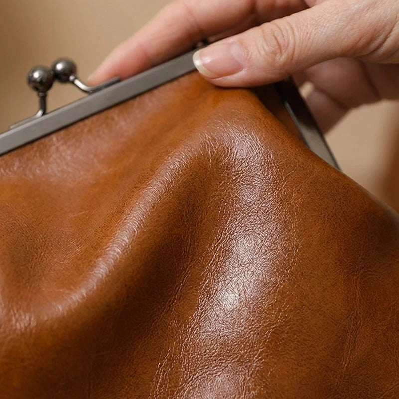 Damenhandtasche mit elegantem Rahmen und strukturiertem Design | J&B
