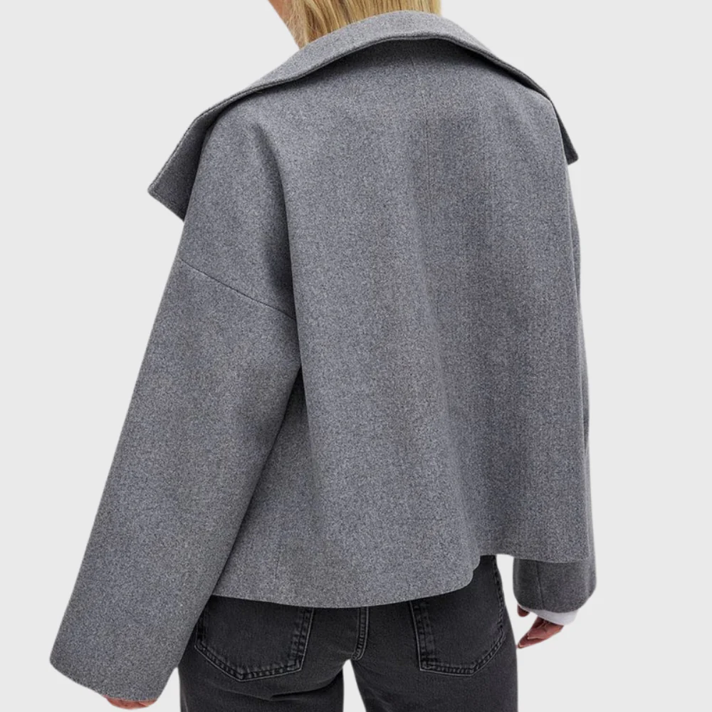 Damenjacke mit breitem Revers und zweireihigem Schnitt | J&B