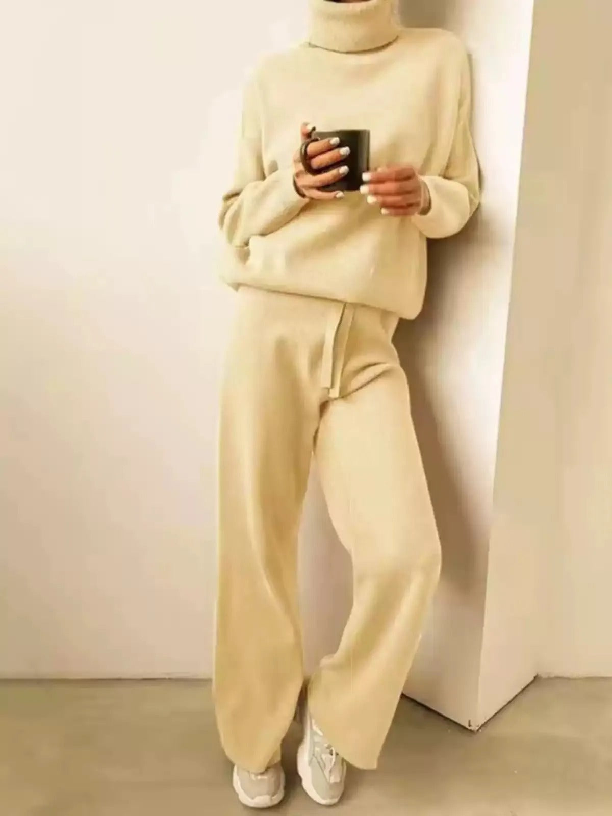 Zwei-Teiliges Set Damen mit Pullover und Hose im lässigen Schnitt | J&B