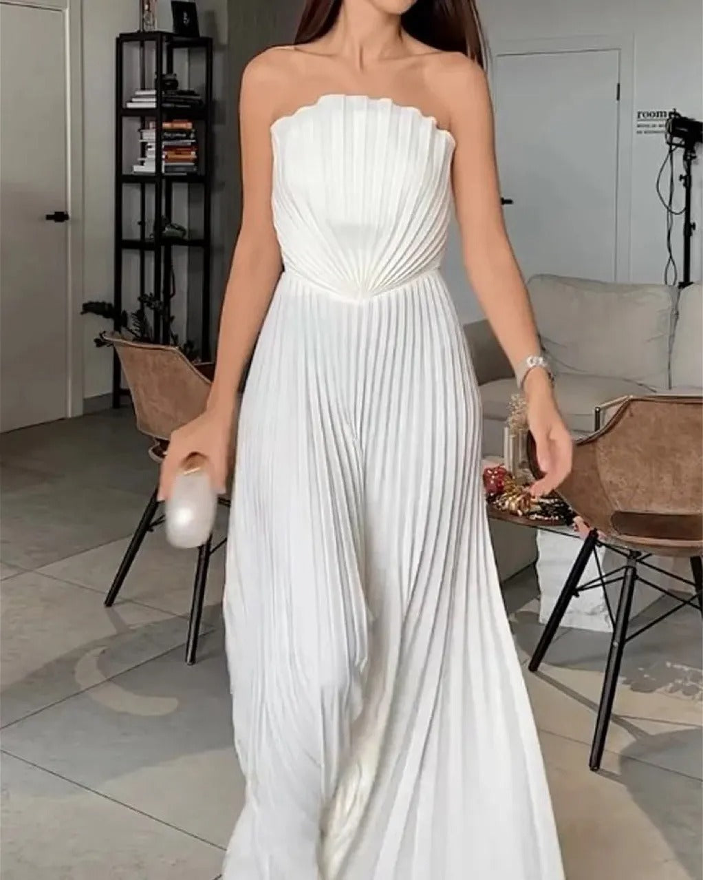 Lia – Elegantes, trägerloses Plisseekleid für besondere Momente