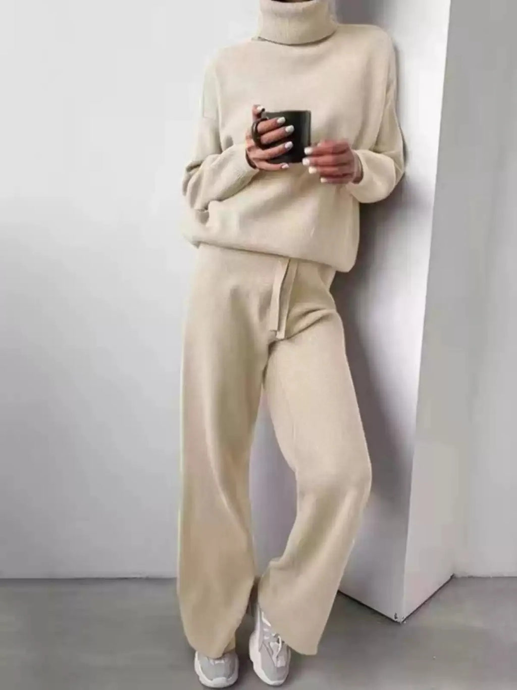 Zwei-Teiliges Set Damen mit Pullover und Hose im lässigen Schnitt | J&B